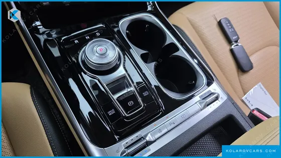 KIA CARNIVAL GASOLINE 7-SEATER NOBLESSE