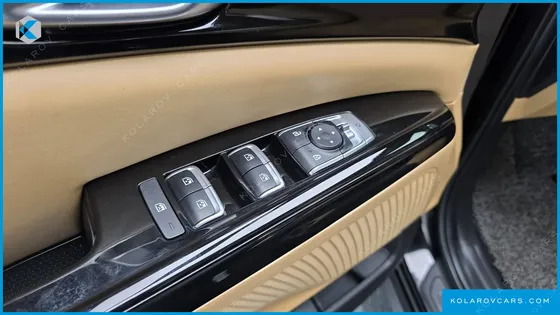KIA CARNIVAL GASOLINE 7-SEATER NOBLESSE