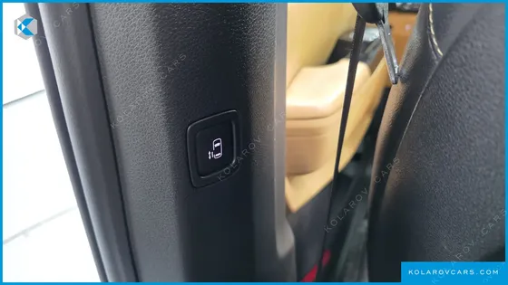 KIA CARNIVAL GASOLINE 7-SEATER NOBLESSE