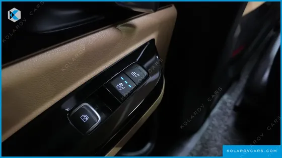 KIA CARNIVAL GASOLINE 7-SEATER NOBLESSE