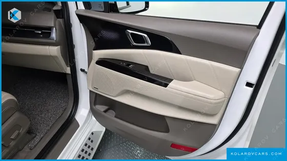 KIA CARNIVAL GASOLINE 9-SEATER HI-LIMOUSINE