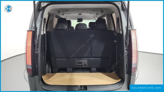 HYUNDAI STARIA 4WD LOUNGE 9-SEATER
