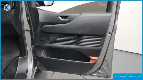 HYUNDAI STARIA 4WD LOUNGE 9-SEATER