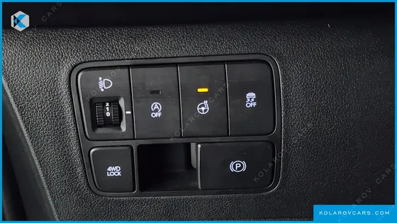 HYUNDAI STARIA 4WD LOUNGE 9-SEATER