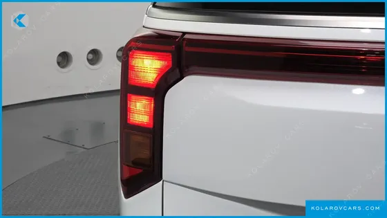 KIA CARNIVAL DIESEL 9-SEATER SIGNATURE