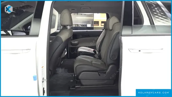 KIA CARNIVAL DIESEL 9-SEATER SIGNATURE
