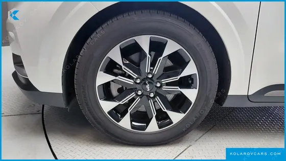 KIA CARNIVAL GASOLINE 7-SEATER SIGNATURE