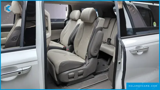 KIA CARNIVAL GASOLINE 7-SEATER SIGNATURE