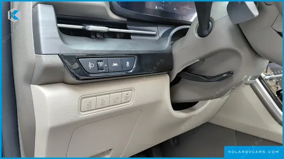 KIA CARNIVAL GASOLINE 7-SEATER SIGNATURE