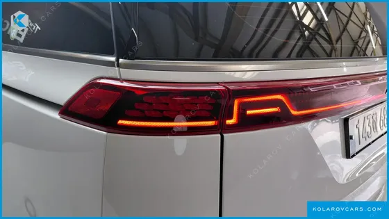 KIA CARNIVAL GASOLINE 7-SEATER SIGNATURE