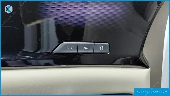 KIA CARNIVAL GASOLINE 7-SEATER SIGNATURE