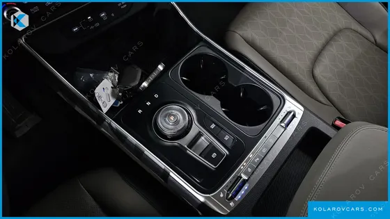 KIA CARNIVAL DIESEL 9-SEATER PRESTIGE
