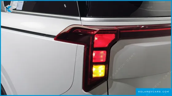 KIA CARNIVAL DIESEL 9-SEATER PRESTIGE