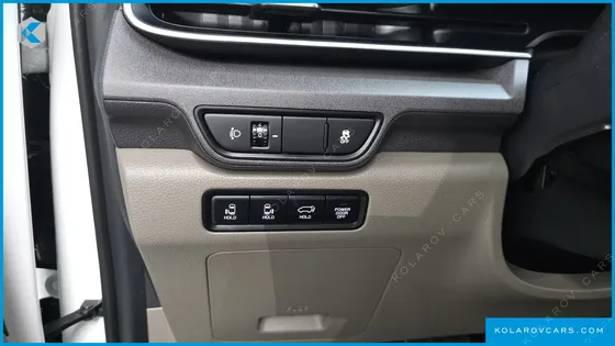 KIA CARNIVAL DIESEL 9-SEATER NOBLESSE
