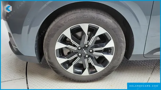 KIA CARNIVAL GASOLINE 7-SEATER SIGNATURE