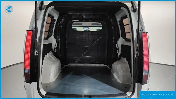 HYUNDAI STARIA L3.5 CARGO 5-SEATER