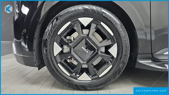 KIA CARNIVAL GASOLINE 9-SEATER HI LIMOUSINE