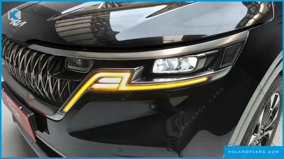 KIA CARNIVAL GASOLINE 7-SEATER OUTDOOR