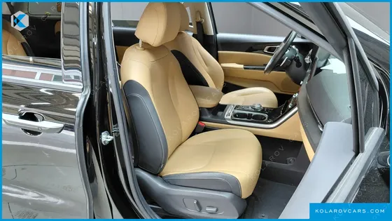 KIA CARNIVAL GASOLINE 7-SEATER OUTDOOR