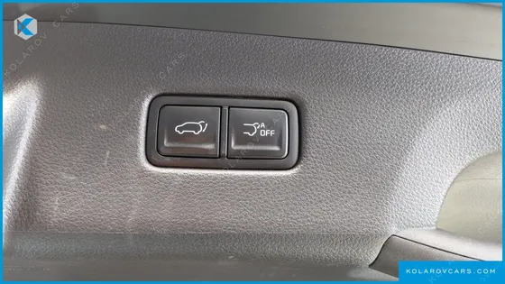 KIA CARNIVAL GASOLINE 7-SEATER OUTDOOR