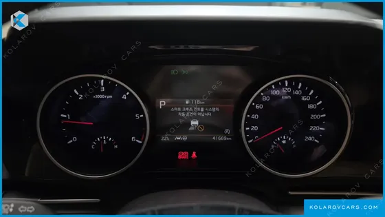 KIA CARNIVAL DIESEL 9-SEATER PRESTIGE