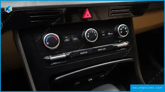 KIA CARNIVAL DIESEL 9-SEATER PRESTIGE