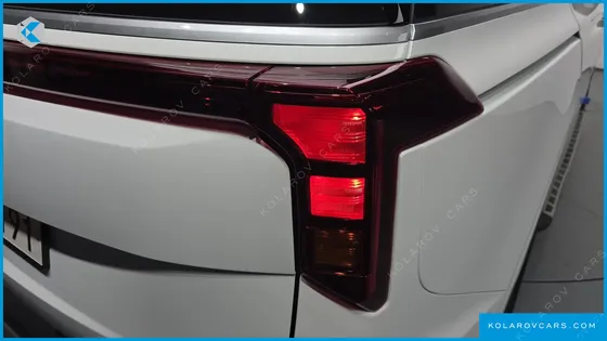 KIA CARNIVAL HEV 9-SEATER HI-LIMOUSINE (SPECIAL VEHICLE)