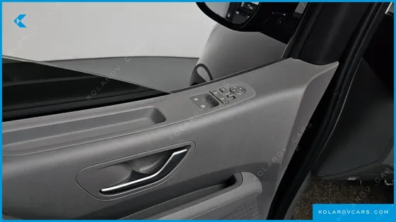 HYUNDAI STARIA HEV 1.6 LOUNGE 7-SEATER
