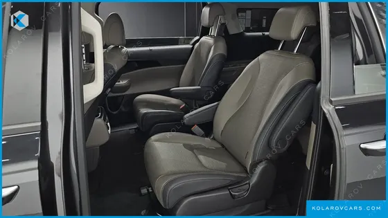KIA CARNIVAL DIESEL 9-SEATER SIGNATURE