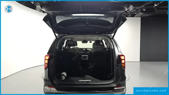KIA CARNIVAL DIESEL 9-SEATER SIGNATURE