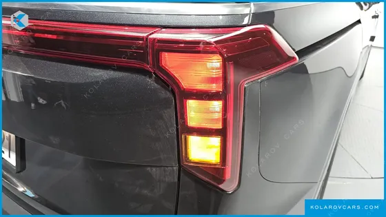 KIA CARNIVAL DIESEL 9-SEATER SIGNATURE