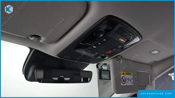 KIA CARNIVAL DIESEL 9-SEATER SIGNATURE