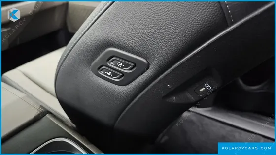 KIA CARNIVAL DIESEL 9-SEATER SIGNATURE