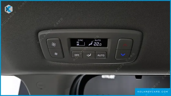 KIA CARNIVAL DIESEL 9-SEATER SIGNATURE