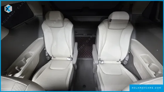 KIA CARNIVAL GASOLINE 9-SEATER GRAVITY