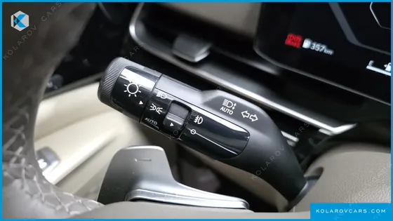 KIA CARNIVAL GASOLINE 9-SEATER GRAVITY