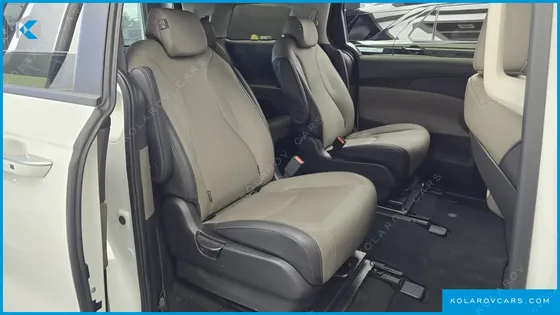 KIA CARNIVAL DIESEL 9-SEATER PRESTIGE