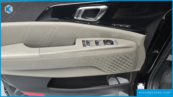 KIA CARNIVAL GASOLINE 7-SEATER GRAVITY