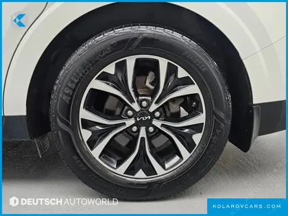 KIA CARNIVAL GASOLINE 11-SEATER NOBLESSE