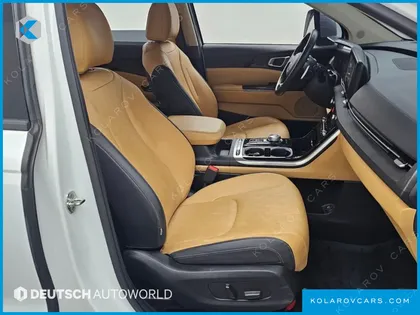KIA CARNIVAL GASOLINE 11-SEATER NOBLESSE