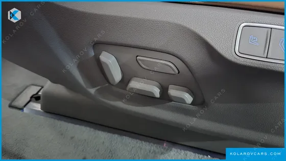 HYUNDAI STARIA LOUNGE 7-SEATER