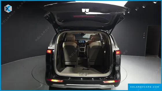 KIA CARNIVAL GASOLINE 9-SEATER NOBLESSE