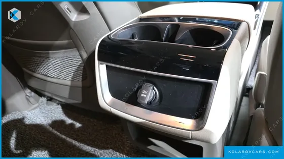 KIA CARNIVAL GASOLINE 9-SEATER NOBLESSE