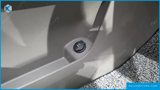KIA CARNIVAL GASOLINE 9-SEATER NOBLESSE