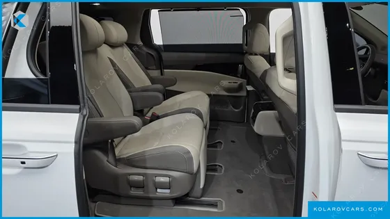 KIA CARNIVAL GASOLINE 7-SEATER SIGNATURE
