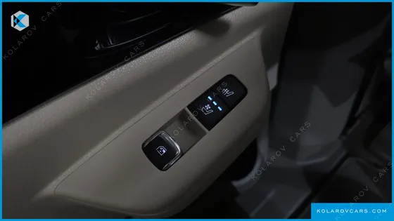 KIA CARNIVAL GASOLINE 7-SEATER SIGNATURE