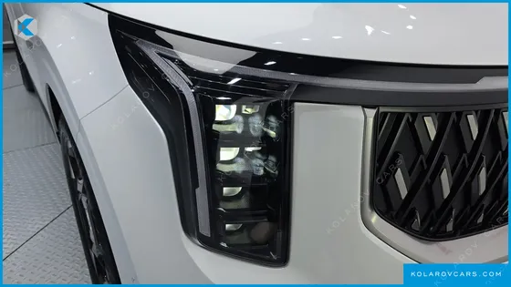 KIA CARNIVAL GASOLINE 7-SEATER SIGNATURE
