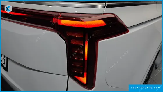 KIA CARNIVAL GASOLINE 7-SEATER SIGNATURE
