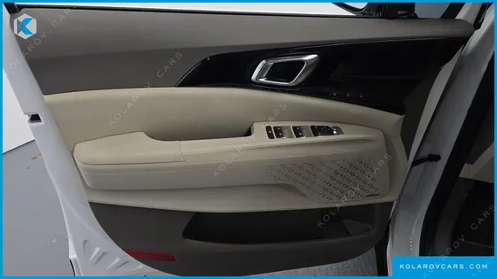 KIA CARNIVAL GASOLINE 7-SEATER SIGNATURE