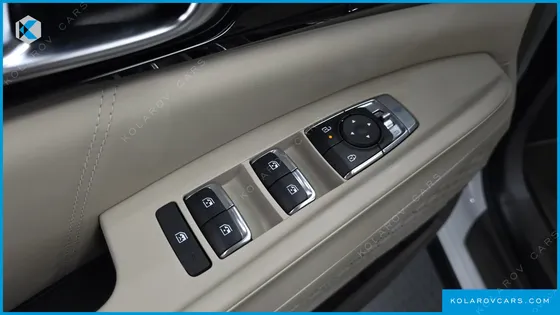 KIA CARNIVAL GASOLINE 7-SEATER SIGNATURE